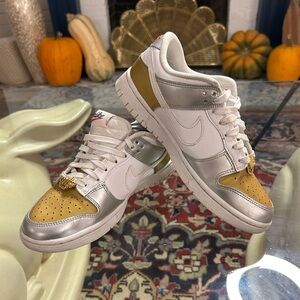 Nike low dunks size 6.5